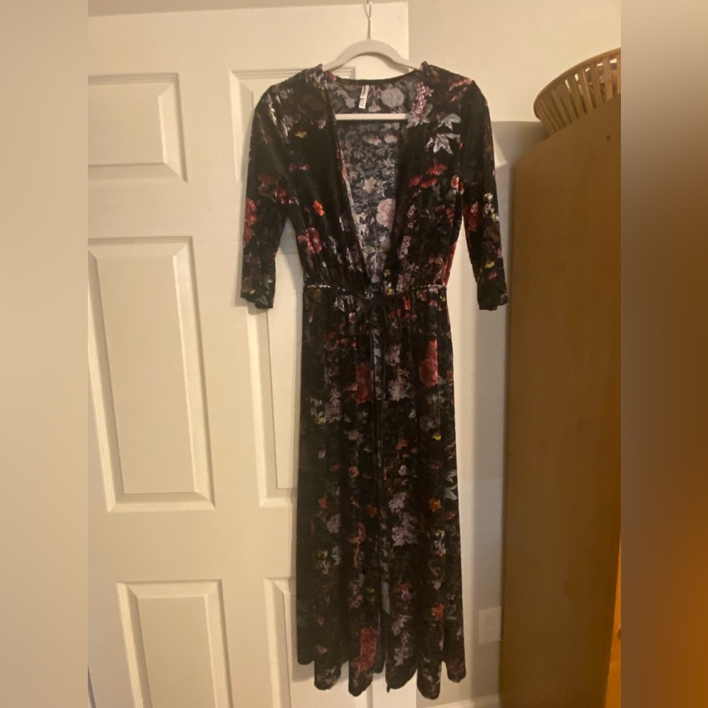 Xhilaration long velvet kimono/cardigan size small